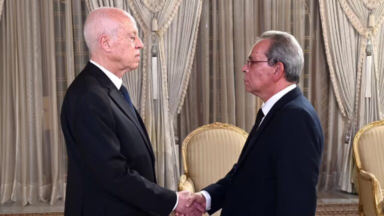Tunisie : le président Kais Saied limoge son Premier ministre sans explications