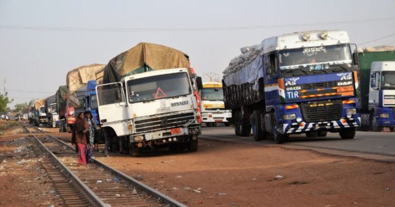 Niger : des routiers dénoncent des attaques jihadistes sur la route du Burkina